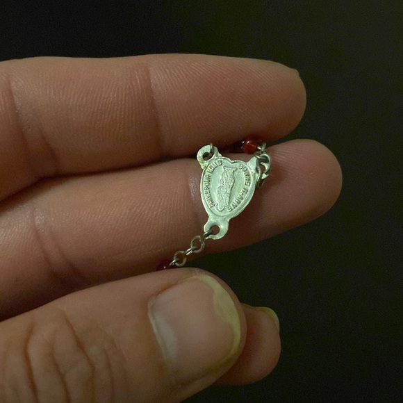 Red beaded necklace with cross on it - comes with small holder - Picture 4 of 10